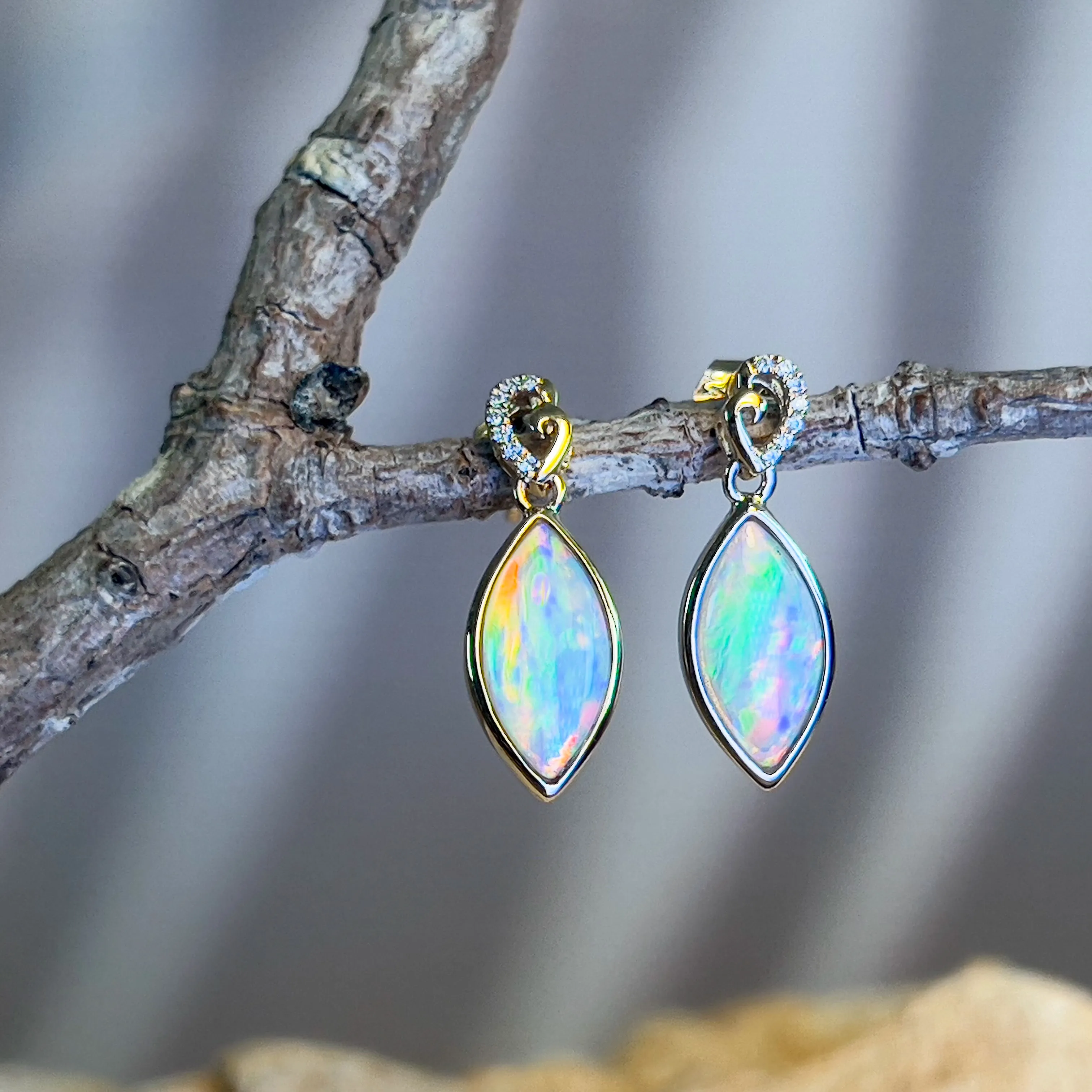 14kt Yellow Gold dangling earrings Marquise shape Crystal Opal 2.06ct and Diamonds