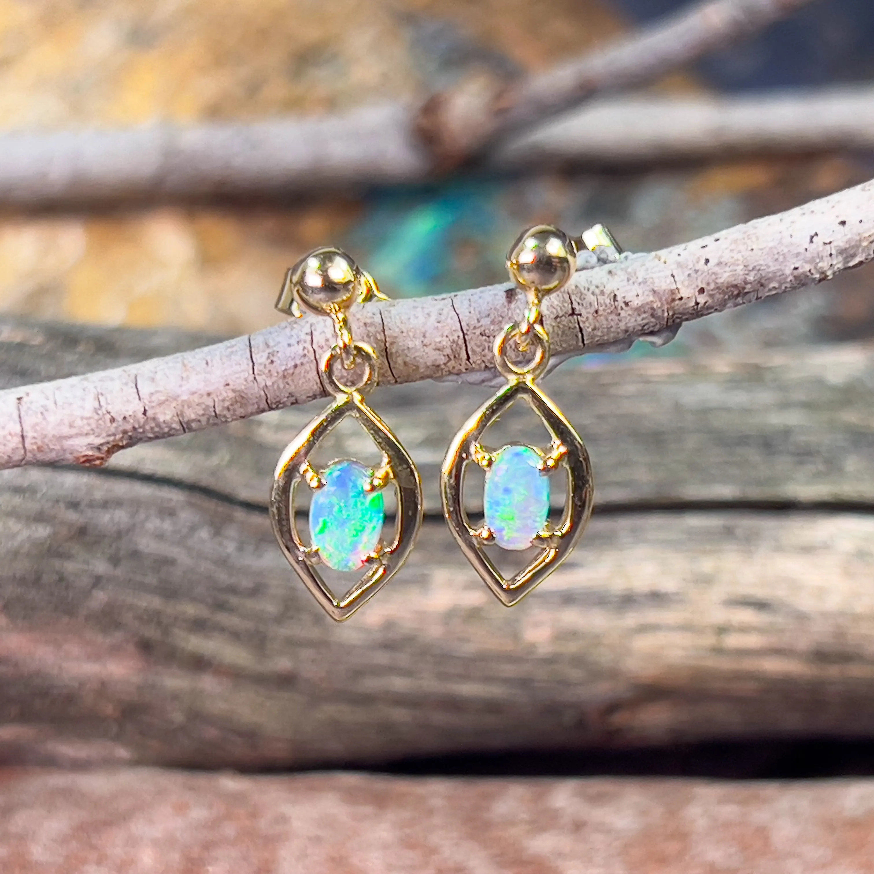 18kt Yellow Gold earrings with Black Opal 0.31ct