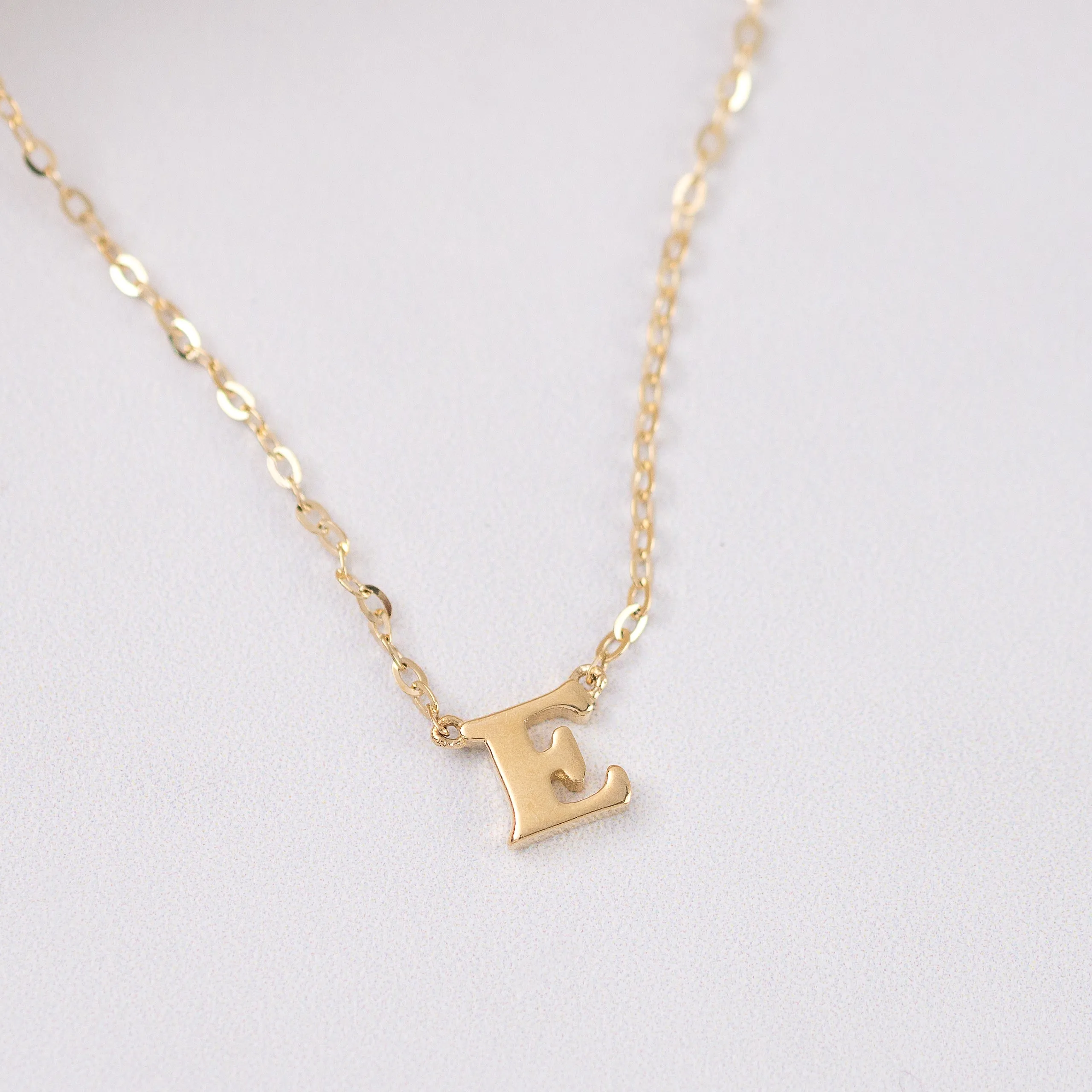 Initial necklace petite -Solid 9k gold