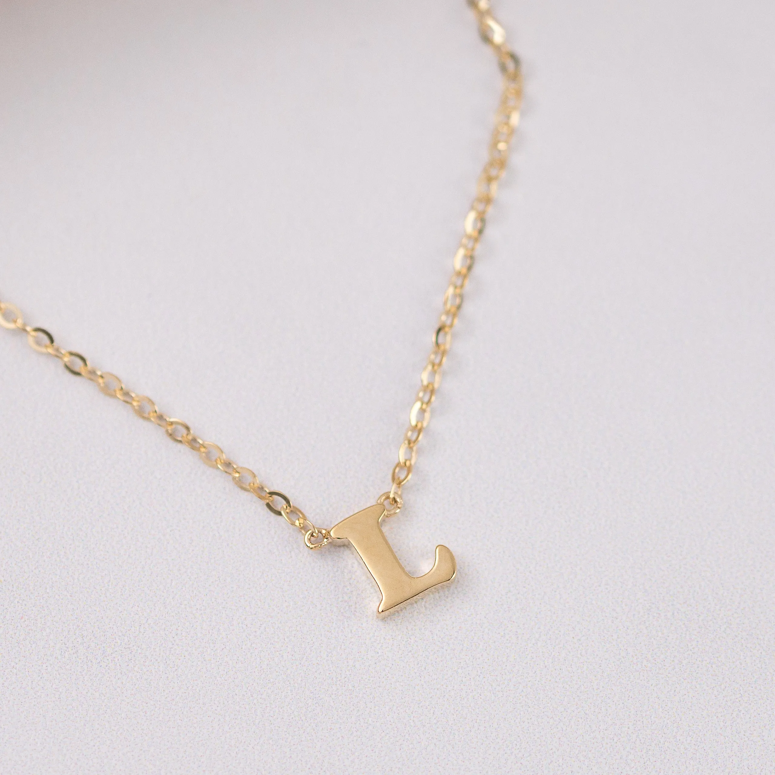 Initial necklace petite -Solid 9k gold