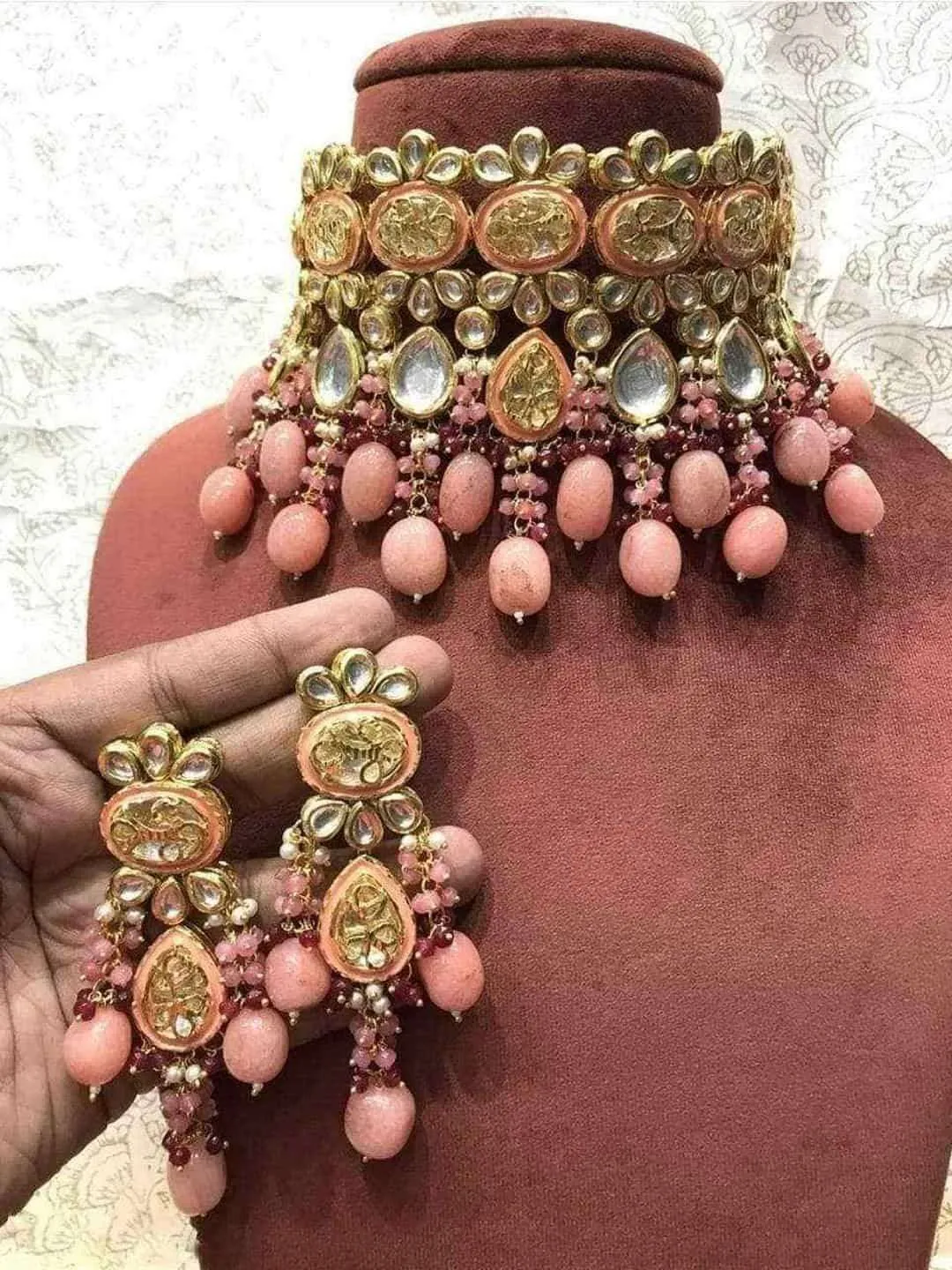 Oval Shaped Small Kundan Choker