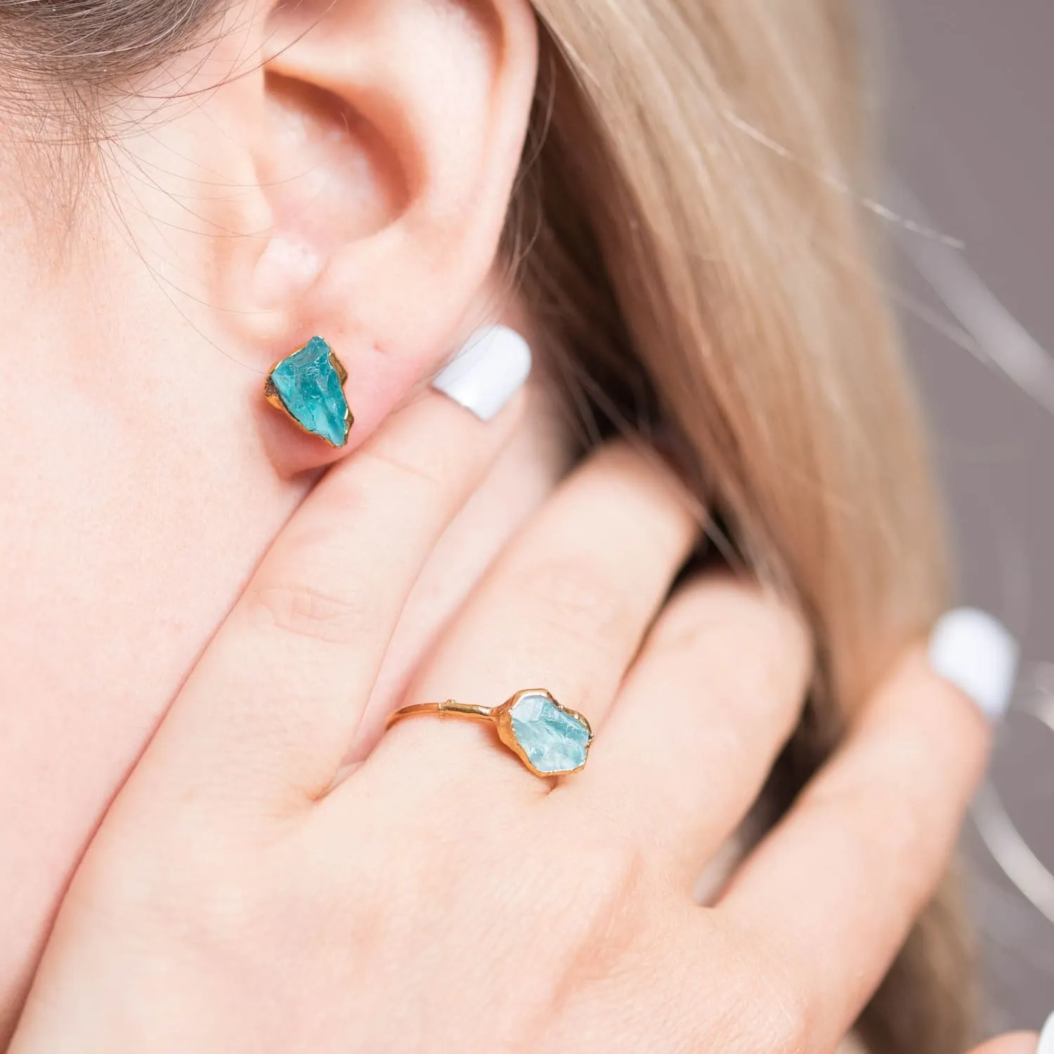 Raw Apatite Stud Earrings in Yellow Gold