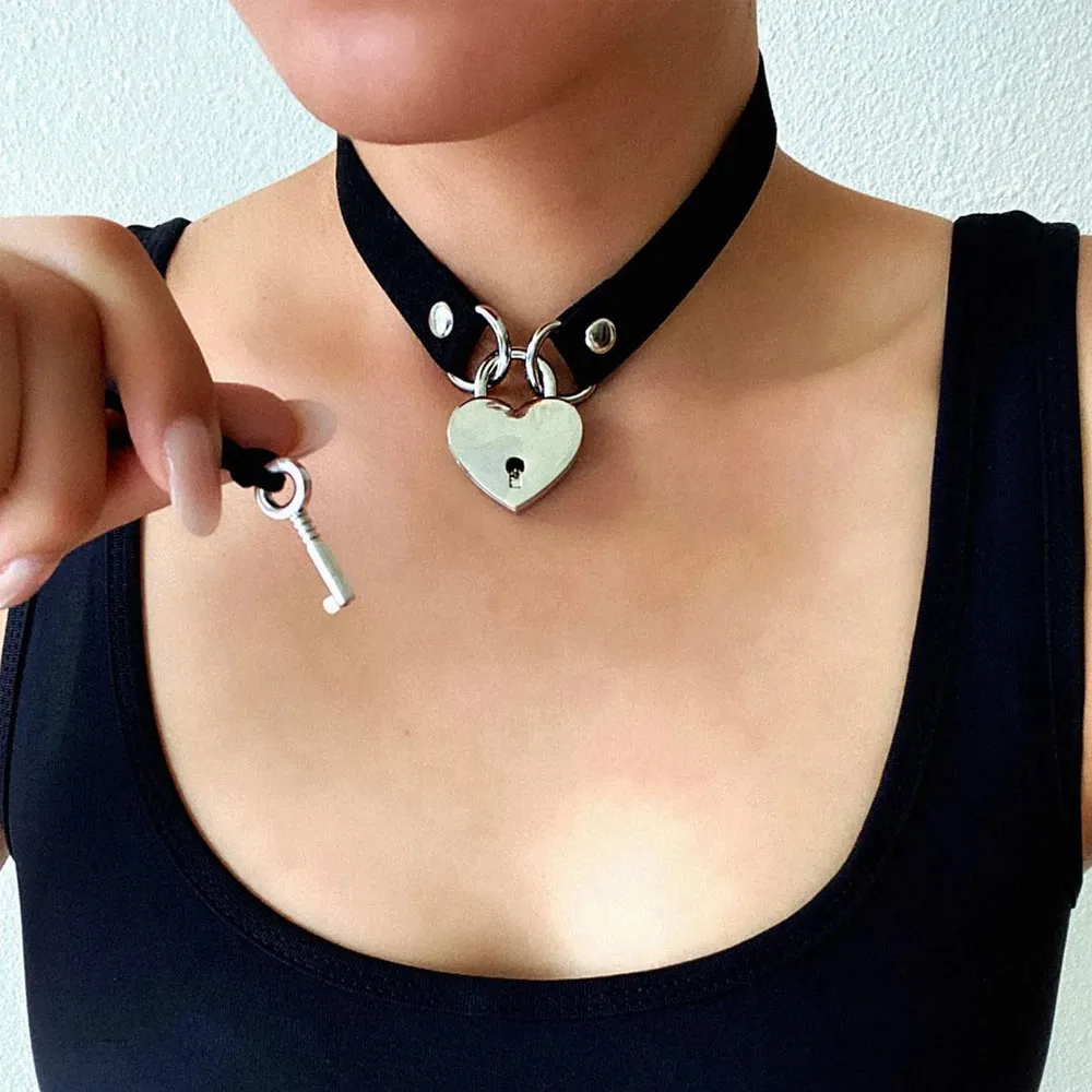 Sexy Steampunk Metal Lock Heart Choker Collar / Alternative Fashion Unisex Accessiores