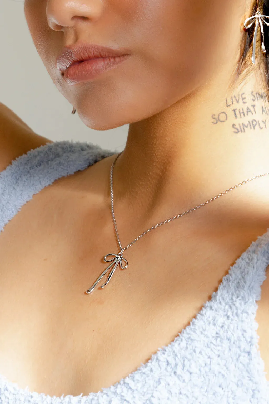 The Bad To The Bow Necklace - White Gold